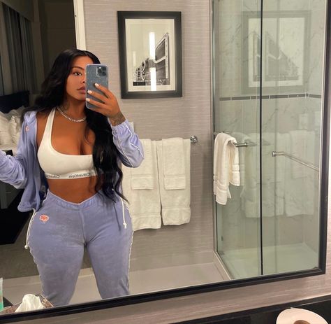 Alexis Sky Instagram, Alexis Sky, Best Friend Outfits, Instagram Influencer, Friend Outfits, New Woman, Two Piece Pant Set, Hair Makeup, Cute Outfits