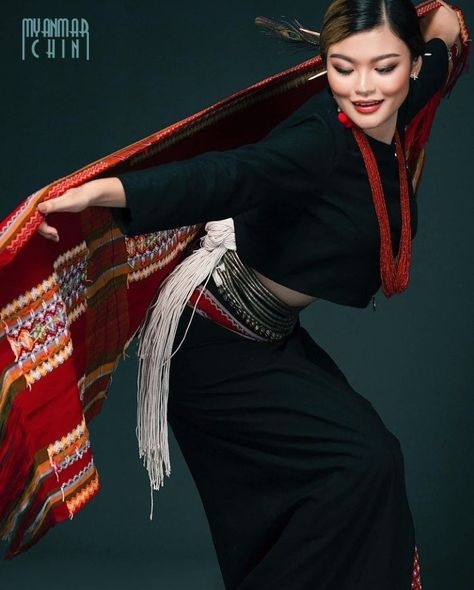 Amy Adams Hair, Hornbill Bird, Hmong Art, Traditional Photoshoot, India Traditional Dress, New Faces Models, Fashion Collection Inspiration, North East India, Cultural Fashion