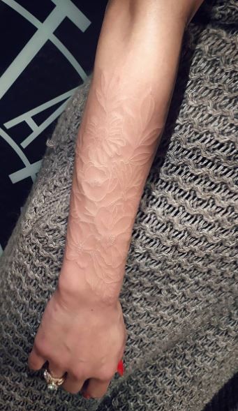 White Ink Tattoos Healed, Small White Tattoos, White Ink Tattoos, Brown Tattoo Ink, Browning Tattoo, Tattoos Infinity, Optical Illusion Tattoo, White Ink Tattoo, Tattoos Geometric