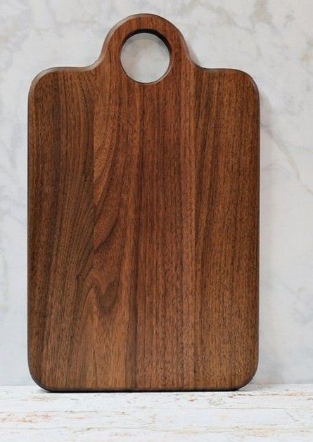 Workshop Projects, Pyrography Patterns, Wood Chopping Board, Barn Wood Crafts, Board Cheese, Wooden Chopping Boards, Woodworking Inspiration, Wooden Cheese Board, Working Space