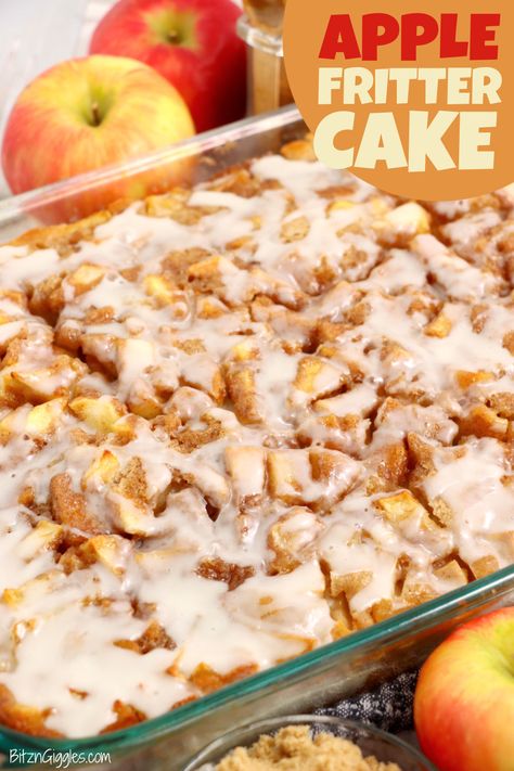 Apple Fritter Cake - A deliciously moist cake loaded with tart apples, topped with crunchy cinnamon streusel and drizzled with a sweet vanilla glaze! Dessert Cinnamon, Apple Fritter Cake, Cake Apple, Apple Fritter Bread, Apple Recipes Easy, Apple Fritter, Cinnamon Streusel, Apple Cobbler, Moist Cake