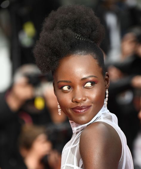 Lupita Nyong'o Is Having Her Best Hair Week — With No Hot Tools  #refinery29 Alicia Wigs, Heat Free Hairstyles, Lupita Nyong'o, Afro Puff, Twist Out, Penteado Cabelo Curto, Afro Hair, African Hairstyles, Hair Journey