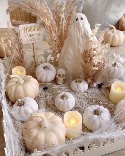 Journaling Accessories, Golden Halloween, Neutral Halloween Decor, Diy Journaling, Classy Decorations, Neutral Halloween, Ghouls Night, Chic Halloween Decor, Vintage Fall Decor