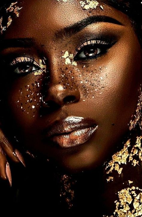 Make Up Gold, Photographie Portrait Inspiration, Makijaż Smokey Eye, Gold Makeup, Maquillaje Natural, African Beauty, Black Women Art, Black Is Beautiful, Maquillaje De Ojos