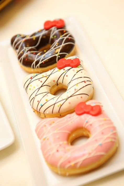 (1) Hello kitty cute donuts | Let me eat sweets! | Pinterest Pastel Cupcakes, Kawaii Dessert, Cute Donuts, Delicious Donuts, Hello Kitty Birthday, Cat Cake, Baked Donuts, Mini Donuts, Kawaii Food