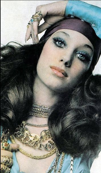 Marisa Berenson for Vogue, 1969. Photo by Gian Paolo Barbieri. Accurate 70s Makeup, Halloween 70s Costumes, Marissa Berenson 70s, Disco 1970s Style, Biba Fashion 1970s, 70s Accessories Jewelry Disco, 1970s Disco Fashion Women, 1970s Editorial, 70s Makeup Tutorial