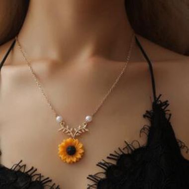 Sunflower Design Leaf Embellished Necklace #AD #Design, #Sunflower, #Leaf Beauty Quizzes, Sunflower Jewelry, Sunflower Pendant, Sunflower Necklace, Pearl Jewelry Necklace, Everyday Necklace, Trendy Necklaces, Leaf Necklace, Metal Necklaces