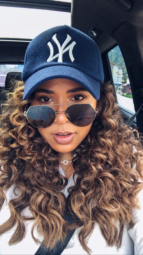 NY bone cacheada curly hair sunglasses óculos cap Fendi Curly Hair With Hat, Bone Ny, Hair With Hat, Hair Stylist Life, Cap Hair, Long Curly Hair, Long Curly, Scarf Hairstyles, Life Is Beautiful