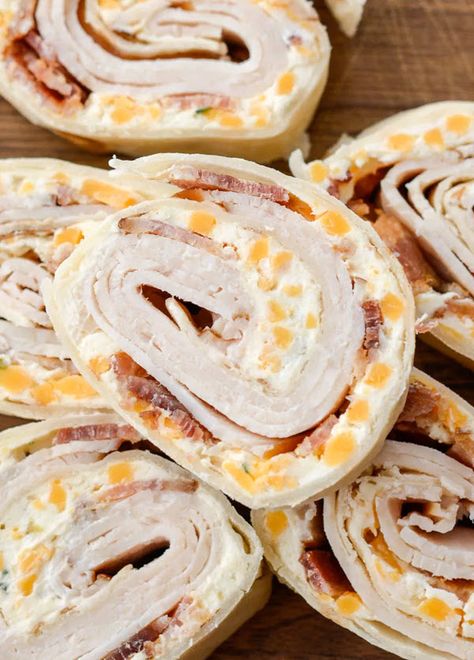 Turkey Bacon Ranch Pinwheels, Bacon Ranch Pinwheels, Turkey Bacon Ranch, Ranch Pinwheels, Turkey Wrap Recipes, Keto Wraps, Carb Balance Tortillas, Turkey Pinwheels, Wraps Recipes Easy