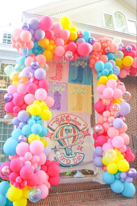 Phi Mu Bid Day, Bid Day Themes Unique, Nursing Decor, Unique Bid Day Themes, Rush Themes, Hoco 2024, Sorority Girls, Alpha Gam, Sorority Bid Day