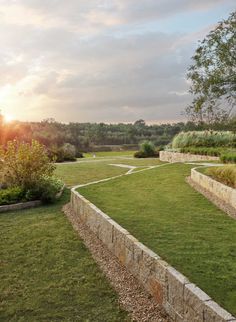 Long Retaining Wall, Terrace Landscaping, Terraced Landscape, Tiered Landscape, Slope Garden, Relaxation Ideas, Slope Landscape, Retreat Design, Terraced Landscaping