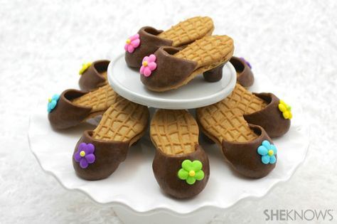 Nutter Butter high-heel cookies – SheKnows High Heel Cookies, Hospitality Ideas, Bakery Shops, Shoe Cookies, Decorative Food, Nutter Butter Cookies, Nutter Butter, Edible Crafts, Rose Cupcakes