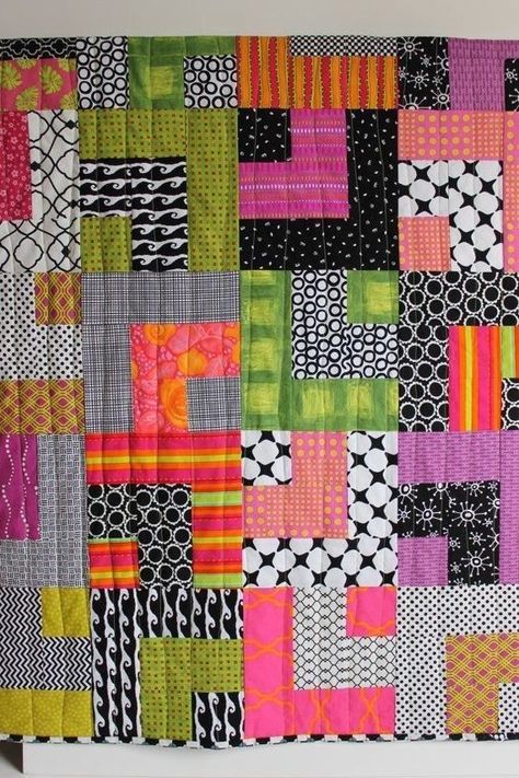 20 Easy Turning Twenty Quilt Patterns Quilt Contemporary, Quilt Easy, Green Fabrics, Modern Baby Quilt, Quilt Modernen, Scrappy Quilt Patterns, Geometric Quilt, Easy Quilt, Childrens Quilts