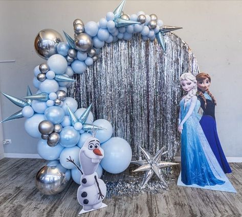 Elza Decorations Birthday, Frozen Backdrop Ideas Backgrounds, Frozen Garland Ideas, Elsa Frozen Party Decorations, Frozen Themed Balloon Garland, Elsa Balloon Arch, Frozen Party Decorations Backdrops, Elsa Birthday Theme Decoration, Elsa Balloon Garland