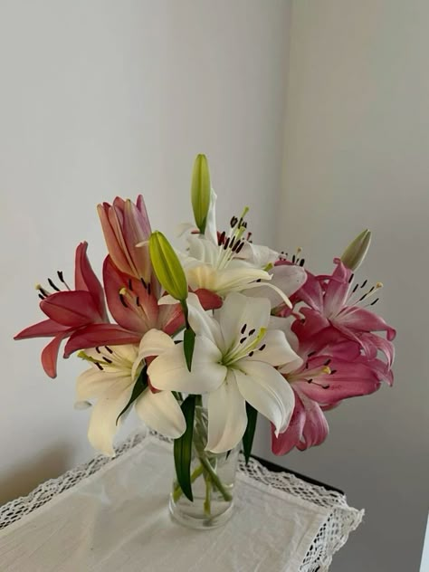 Spring Aesthetic Flowers, Cute Aestethic, Love Lily, Lily Bouquet, Boquette Flowers, Nothing But Flowers, Aesthetic Flowers, Flower Therapy, Beautiful Bouquet Of Flowers