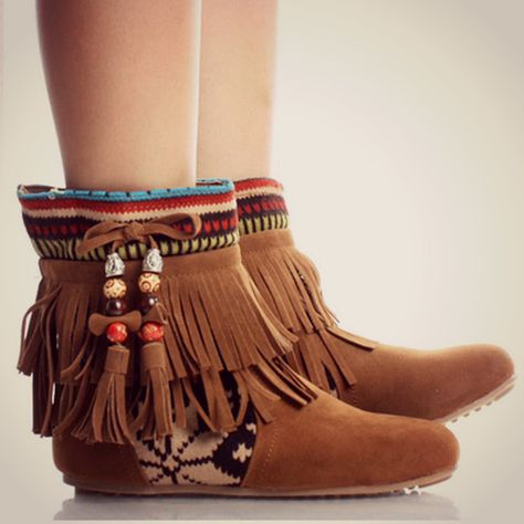 Bohemian Style Shoes, Boot Wraps, Fringe Moccasin Boots, Fringe Moccasins, Fringe Ankle Boots, Mode Boho, Moccasin Boots, Cute Boots, Crazy Shoes