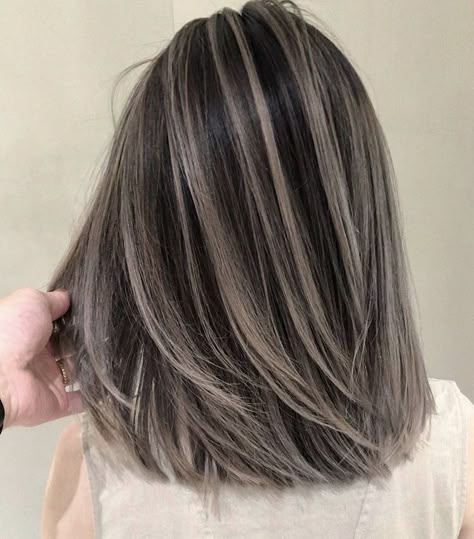 Short Hair Highlights, Black Hair Balayage, Ash Hair Color, Dark Hair With Highlights, Blending Gray Hair, Shot Hair Styles, Haircuts For Medium Hair, Haircuts Straight Hair, Short Hair Color