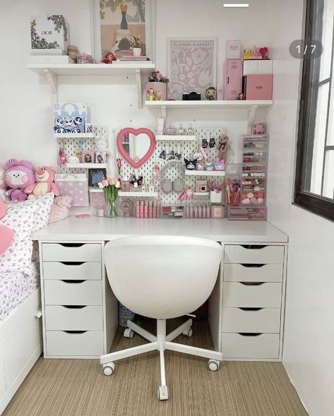 Study desk ideas Pink Clean Girl Aesthetic, Desk For Girls, Pink Clean Girl, Aesthetic Study Desk, Jam Aesthetic, Ikea Inspo, Aesthetic Floor, Bedroom Moody, Apartment Bedroom Ideas