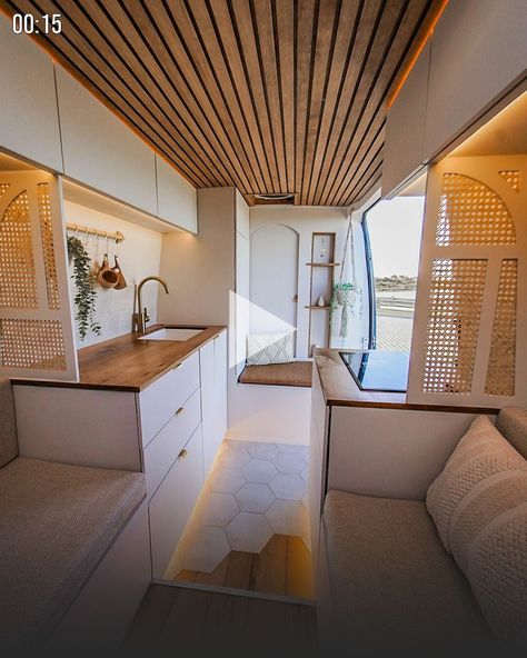 Live In A Van, Caravan Vintage, Camper Interior Design, Tiny House Camper, Caravan Makeover, Kombi Home, Caravan Renovation, Sprinter Van Conversion, Van Conversion Interior