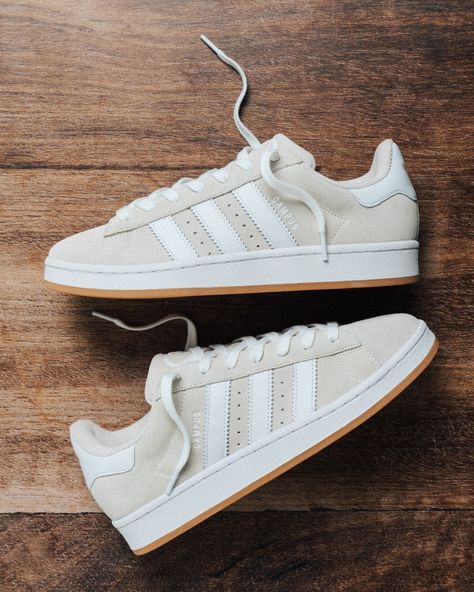 The adidas Campus 00s in neutral beige are pure vibes! 🦙 Don’t sleep on these—rock them with your coziest, cutest fit!⁠ ⁠ 👉️ Tap to shop your size / link in bio⁠ ⁠ 📷️: @solebox ⁠ ⁠ everysize.⁠ Find your style. Get your size.⁠ ⁠ #everysize #adidas #adidascampus #campus00 #beige #sneaker #sneakerhead #sneakergirl #sneakerlove #autumnvibes #igdaily #instakicks Adidas Campus 00s, Adidas Campus, Cute Fit, Neutral Beige, Find Your Style, Girls Sneakers, Sneaker Head, Link In Bio, Tap