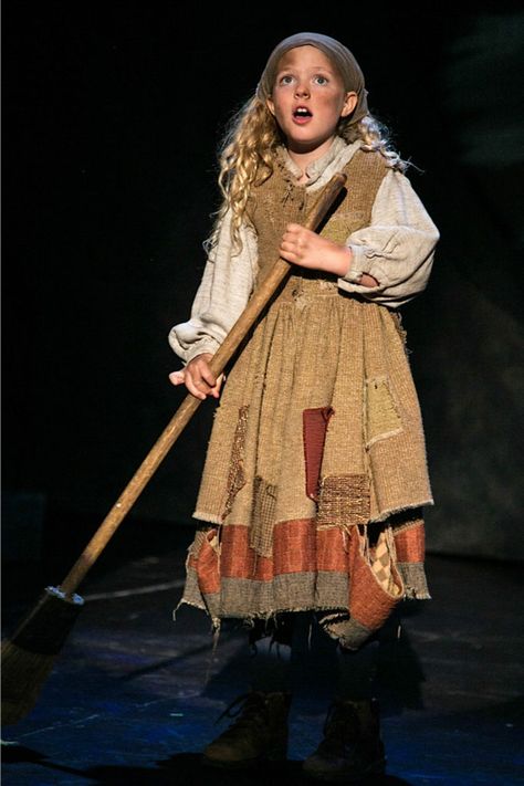 les-miz-young-cosette – Anakeesta Ironwood Les Mis Costume Design, Thenardier Les Mis, Young Cosette Les Miserables, Cosette Les Miserables Costume, Les Miserables Outfits, Cosette Les Miserables Aesthetic, Les Miserables Costumes Diy, Cosette Les Mis, Les Mis Costumes