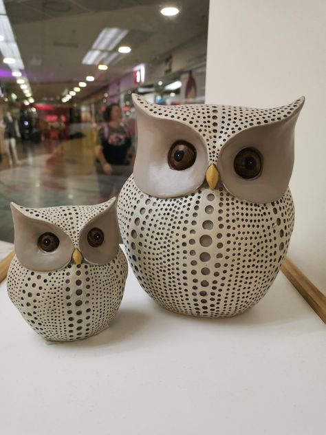 Owl Pottery Painting Ideas, Owl Ceramic Pottery, Ceramic Owls Pottery Ideas, Ceramic Owls Pottery, Owl Pottery, African Pottery, Clay Owl, Clay Birds, Pottery Animals