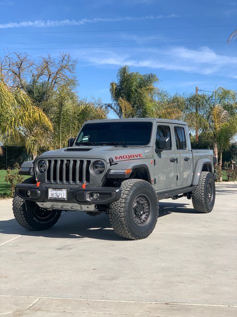 Mojave Jeep, Jeep Wrangler Pickup, Jeep Gladiator Mojave, Wrangler Pickup, Jeep Pickup Truck, American Pickup Trucks, Green Jeep, Nissan Sunny, Jeep Pickup