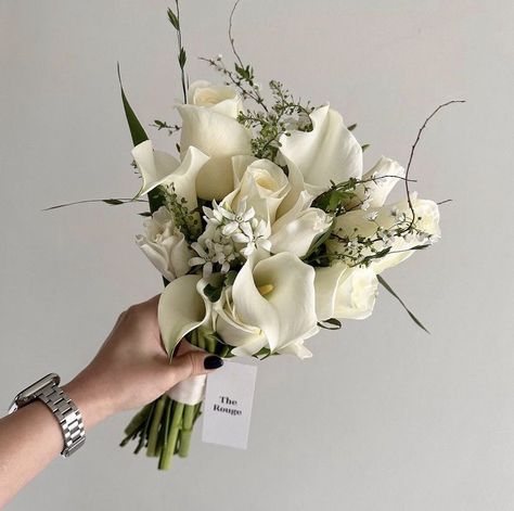 Nikkah Flower Bouquet, Simple Elegant Bridal Bouquet, Boquetes Of Flowers Weddings, Nikkah Bouquet, Pearl Wedding Bouquet, Bride Flower Bouquet Elegant, Bridal Hand Bouquet, Brides Flowers Bouquet, Small Wedding Bouquets