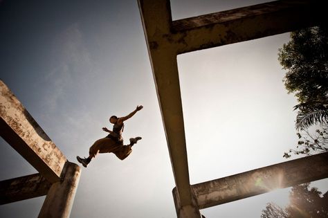 The High-Flying World of Parkour Parkour Aesthetic, Parkour Girl, Parkour Moves, Movement Fitness, Action Pose Reference, Dance Photography Poses, Cute Posts, Enjoy The Ride, Jumping For Joy