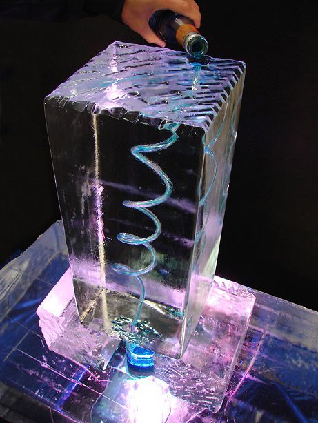 Ski Ball, Bucket Centerpiece, Mexican Restaurant Design, Ice Luge, Ball Ideas, Ice Art, Ice Sculpture, Ice Bars, Ice Blocks