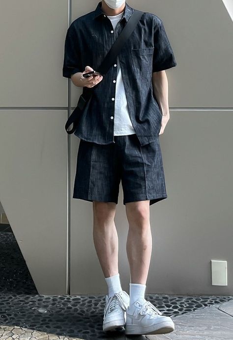 Casual Fits For Guys, Asian Street Style Men Summer, Xiaohongshu Outfits Men, Cargo Short Outfits For Men, Men Outfits With Shorts, Asian Men Clothing Styles, Summer Japanese Outfits Men, Korean Mens Fashion Summer, Korean Men Street Style