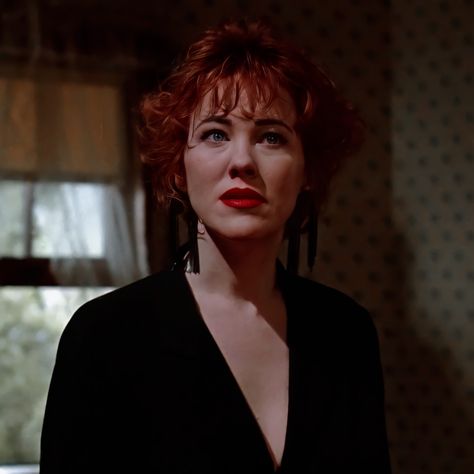 Beetlejuice Delia Deetz, Deloris Beetlejuice, Delia Beetlejuice, Beetlejuice Original, Beetlejuice Icon, Beetlejuice Aesthetic, Delia Deetz, Designing Tattoos, Beetlejuice Halloween Costume