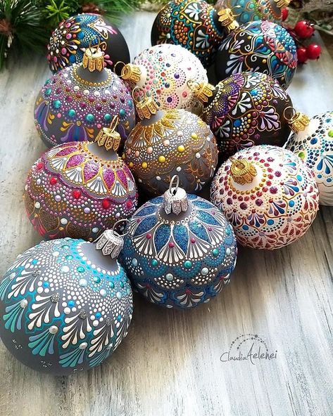 These colorful and #charming #christmas #decorations are going to spice up someone's #christmastree 🙂❤ ..............................… Art Deco Christmas Ornaments, Fancy Christmas Ornaments, Christmas Mandala, Painted Christmas Ornaments, Dot Art Painting, Painted Ornaments, Christmas Ornament Crafts, Dot Art, Ornament Crafts