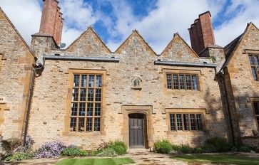 Baillie Scott Arts & Crafts House - The Cotswolds - farmhouse - Exterior - South West - Gabriel Holland Interior Design - Houzz.com Baillie Scott, Cotswold House, English Houses, English Cottages, English Manor Houses, Amazing Homes, Stucco Homes, Arts And Crafts House, English Manor