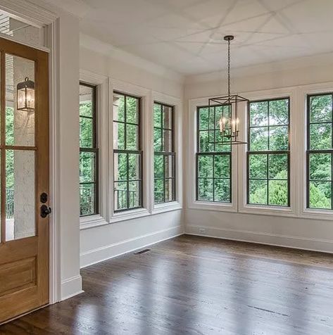 Window Cornices, Brown Living Room Decor, Black Windows, Empty Room, Diy Window, White Doors, Window Styles, Modern Farmhouse Kitchens, Window Design