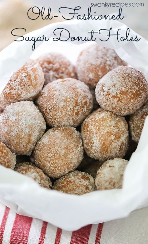 Mini Donut Holes Recipe, Baked Donut Holes Recipes Easy, Easy Donut Holes, Baked Donut Holes, Cinnamon Sugar Donut Holes, Donut Hole Recipe, Doughnut Recipes, Old Fashioned Donut, Yeast Donuts