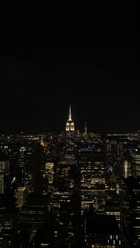 Ney York At Night, New York Wallpaper Night, Nyc Night Wallpaper, Ny Night Aesthetic, Nyc Aesthetic Wallpaper Night, Night Mode Wallpaper, Nyc Skyline Wallpaper, Nyc At Night Aesthetic, New York Night Aesthetic