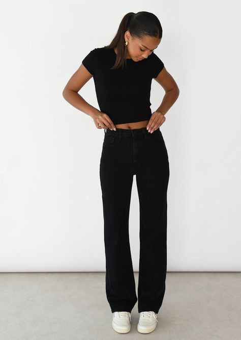 Nouveautés – Outfitbook.fr Pantalon Noir Outfit, Mid Rise Jeans Outfit, Full Black Outfit, Ootd Jeans, Scandinavian Fashion, Pinterest Fashion, Leg Design, Style Mistakes, Cute Simple Outfits