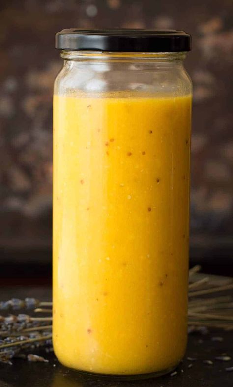 Low Fat Salad Dressing, Mango Salad Dressing, Thai Salad Dressings, Mango Dressing, Mango Salat, Salad Dressing Recipes Healthy, Thai Peanut Sauce, Thai Salads, Kale Salad Recipes