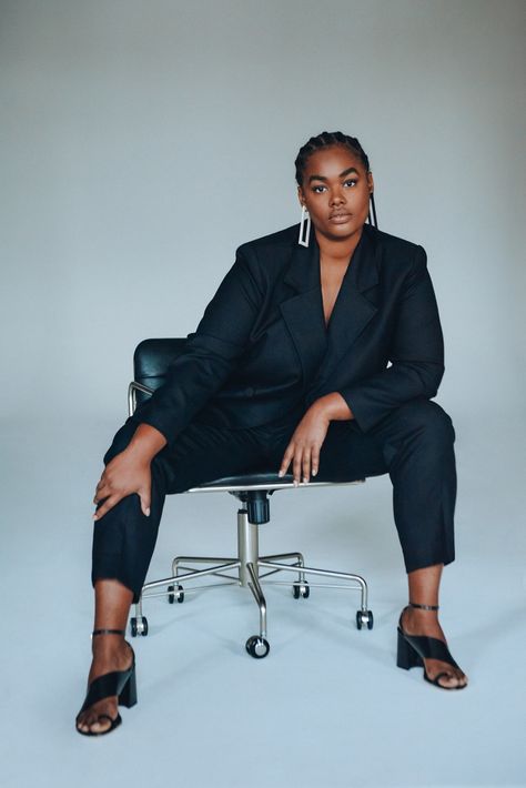 Henning Is Bringing Size-Inclusivity to Your 9-to-5 Wardrobe Plus Size Photography, Workplace Fashion, Plus Size Posing, Plus Size Work, Curve Model, Curvy Model, Plus Size Designers, Plus Size Models, Trik Fotografi