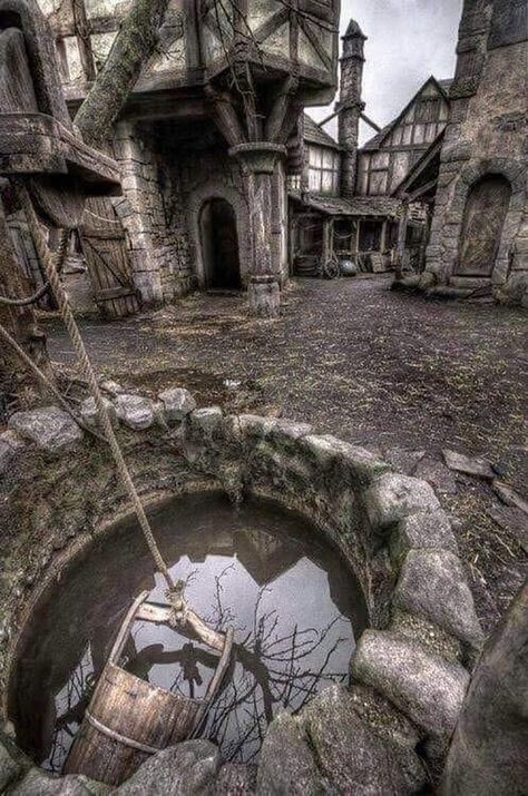 Vila Medieval, Abandoned Village, Medieval Aesthetic, Abandoned Cities, Bg Design, Castle Aesthetic, Medieval Village, Abandoned Castles, Medieval Houses