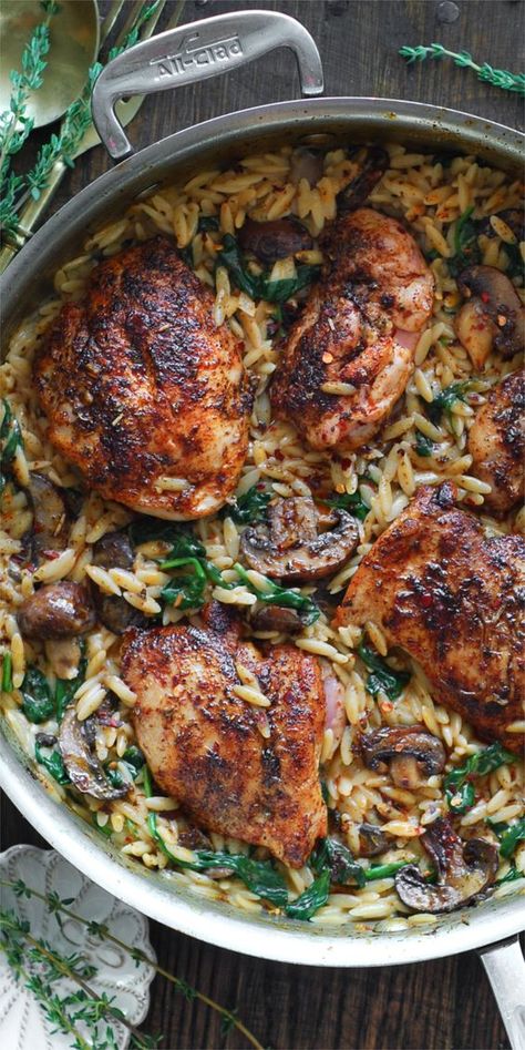 ONE-POT Creamy Chicken Orzo with Spinach and Mushrooms. It's a 30-minute one-pan well-balanced weeknight meal that has everything: protein, veggies, and pasta! Skinless boneless chicken thighs are pan-seared with paprika and Italian seasoning. It's the perfect comfort food that will surely become one of your family's favorite dinners! Orzo With Mushrooms, Creamy Chicken Orzo, Orzo With Spinach, Orzo Pasta Recipes, Simple Spinach Salad, Spinach And Mushrooms, Mushrooms And Spinach, Protein Veggies, Garlic Cream Sauce