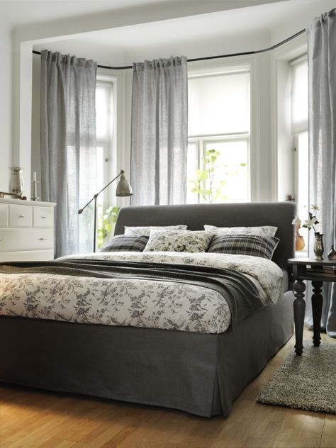 Create a traditional bedroom with the easy elegance of the VANVIK bed. Love Grey these days. Really want to revamp my bedroom Cool Lights For Bedroom, Bay Window Bedroom, Grey Bedroom Furniture, Window Designs, Ikea Bedroom, Studio Apt, Dream Closets, Traditional Bedroom, Master Bedrooms