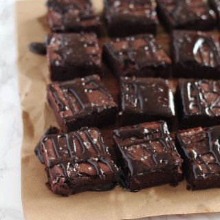 DateBrownies3 Desserts With Dates, Date Brownies, Date Recipes, Healthier Desserts, Healthy Sweets, Vegetarian Chocolate, No Sugar, Healthy Baking, Healthy Treats