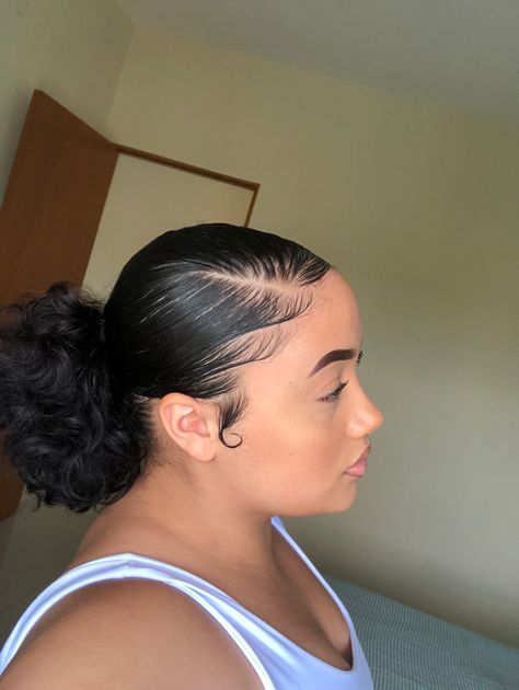 Ideias De Baby Hair, Peinados Con Baby Hair, Messy Bun Curly Hair, Hairstyles With Curled Hair, Mixed Curly Hair, Hair Color Streaks, Edges Hair, Cute Curly Hairstyles, Open Hairstyles