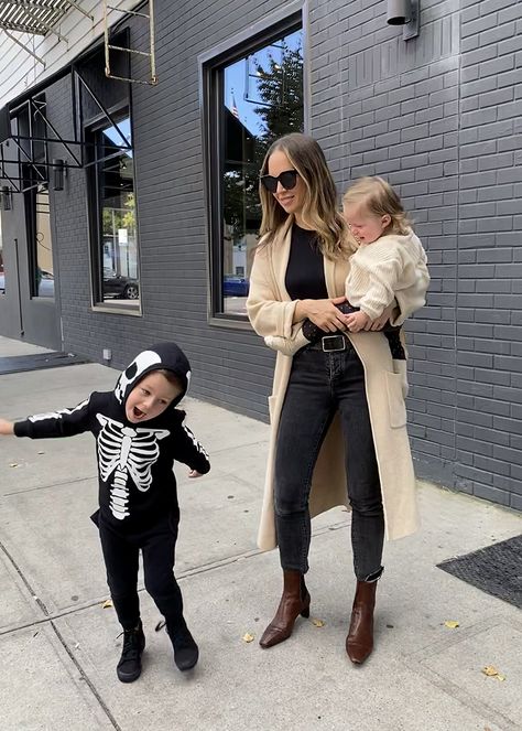 Comfy Mom Outfits, Fall Mom Style, Casual Mom Outfit Ideas, Fall 2020 Mom Outfits Moms On The Go Outfits, New Yorker Style Outfits, Chic Mom Aesthetic, New Mom Look, New Mum Outfits, Young Mom Outfits, Comfy Mom Outfits, Chic Mom Outfits, Stylish Mom Outfits