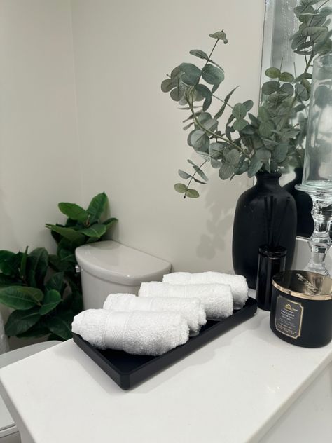 Restroom Aesthetic, Bathroom Hand Towels Display, Hand Towel Display, Towel Display, Luxurious Apartment, Bathroom Aesthetics, Black And White Bathroom, Hand Towels Bathroom, Aesthetic Ideas