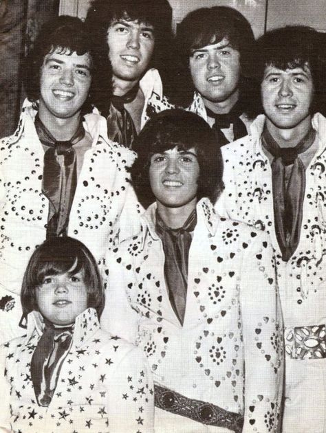 The Osmonds a few years after Andy Williams  Crazy about those jumpsuits. Donnie! Puppy Love! Osmond Family, 70s Nostalgia, The Osmonds, Donny Osmond, Marie Osmond, The Jacksons, I'm With The Band, Old Tv Shows, Vintage Memory