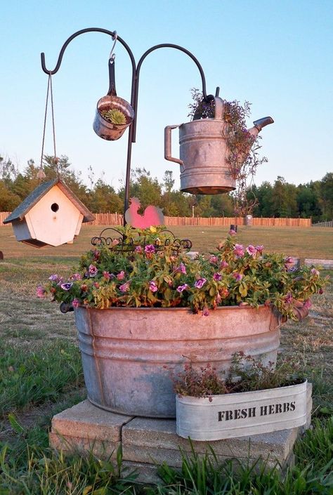 flower bed ideas front of house,front yard flower bed ideas,front yard landscaping ideas,landscaping Farmhouse Yard Decor, Pretty Landscaping, Yard Flower Bed Ideas, Barn Landscaping, Front Yard Flower Bed Ideas, Garden Tubs, Rock Beds, Door Planters, Front Yard Flower Bed