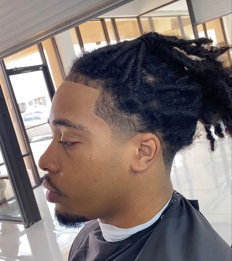 Taper Fade Haircut Dreads, Taper Fade Dreadlocks, Taper Dreads Men, Taper Fade With Locs, Dreads With Taper Fade, Low Taper Fade With Locs, Low Taper Fade Dreads, Front Taper Dreads, Low Taper With Locs